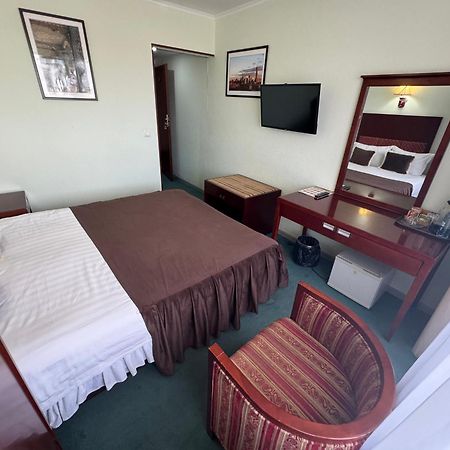 Hotel Grand בוקורו מראה חיצוני תמונה