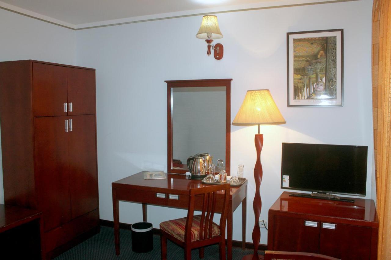 Hotel Grand בוקורו מראה חיצוני תמונה