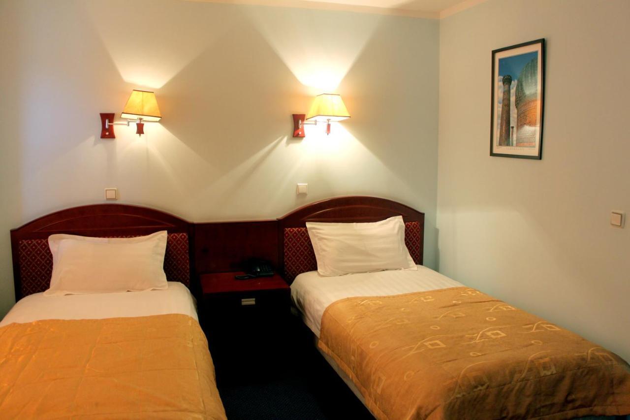 Hotel Grand בוקורו מראה חיצוני תמונה