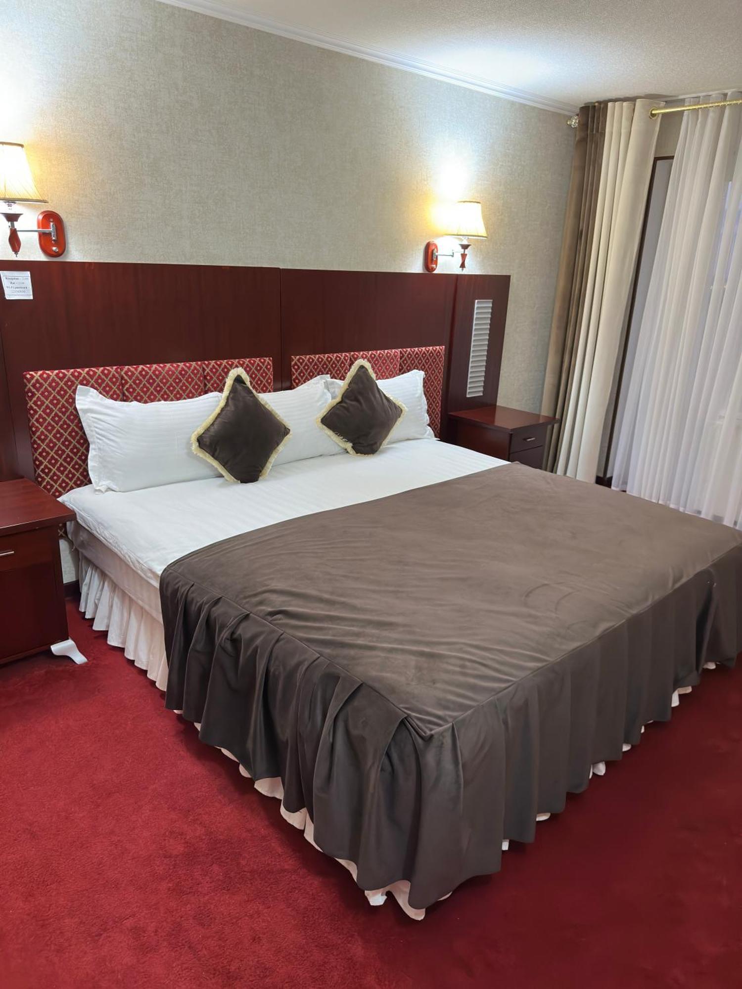 Hotel Grand בוקורו מראה חיצוני תמונה