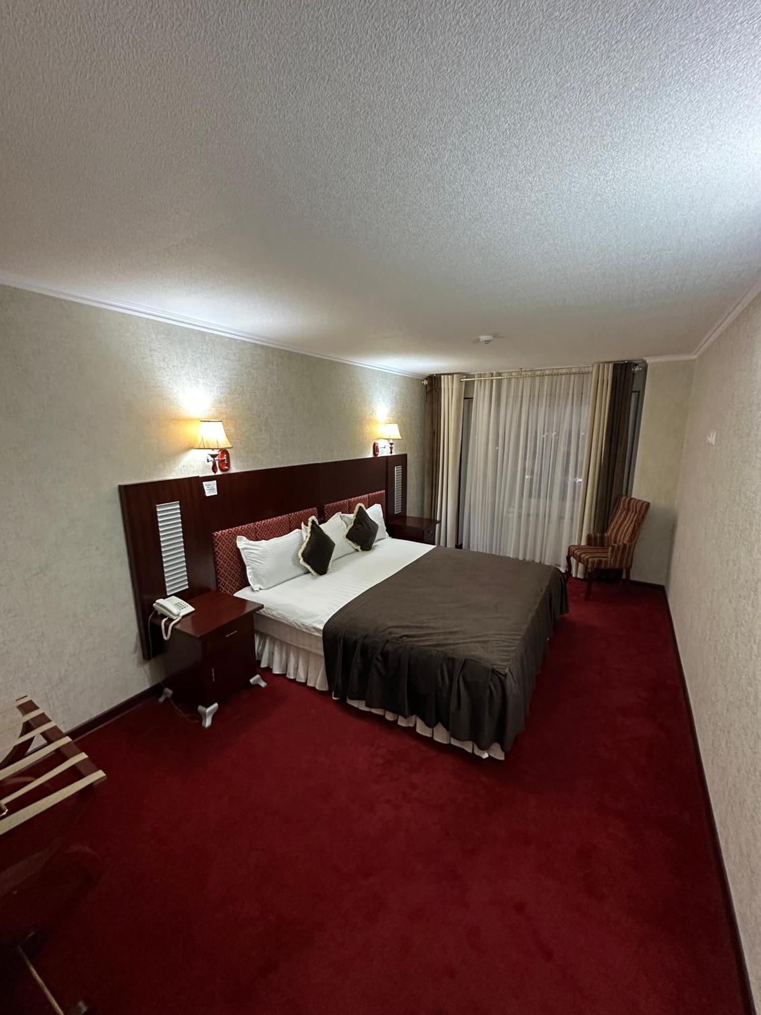 Hotel Grand בוקורו מראה חיצוני תמונה