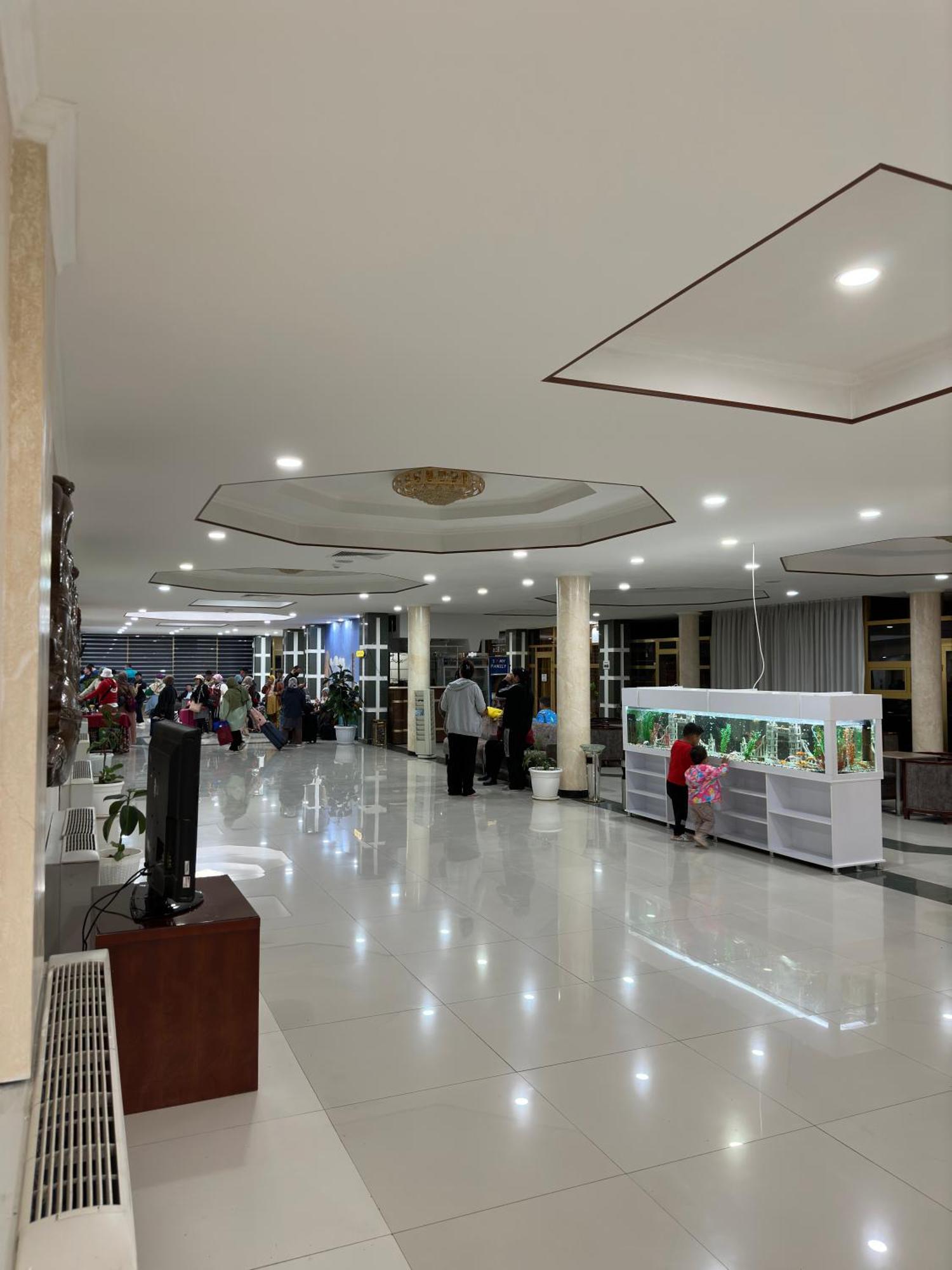 Hotel Grand בוקורו מראה חיצוני תמונה