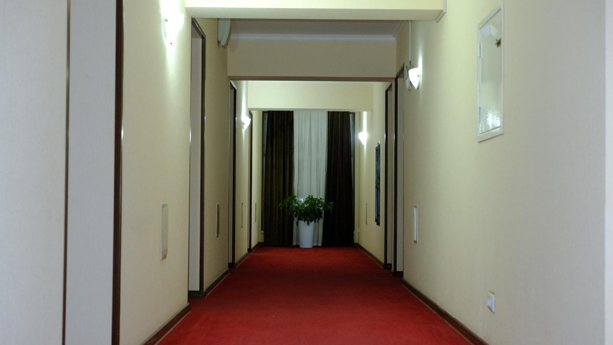 Hotel Grand בוקורו מראה חיצוני תמונה