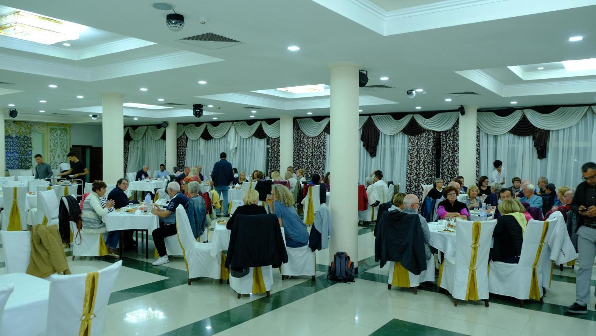 Hotel Grand בוקורו מראה חיצוני תמונה