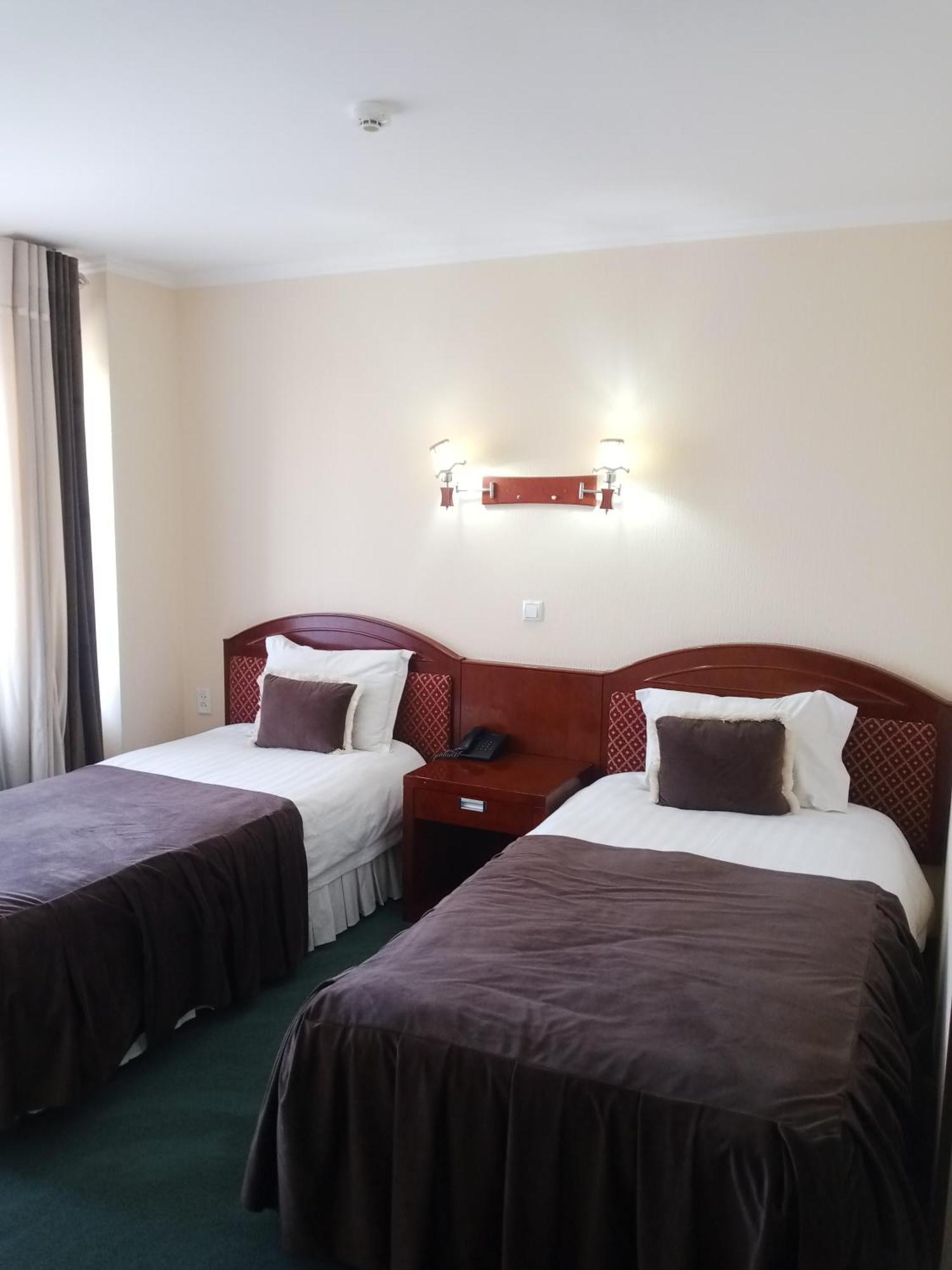 Hotel Grand בוקורו מראה חיצוני תמונה