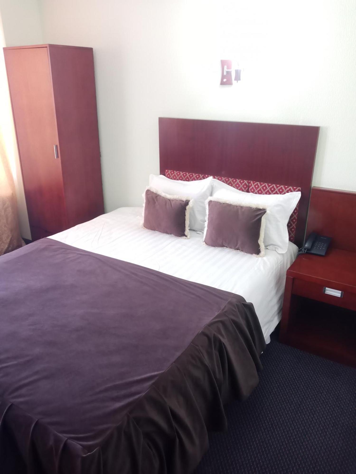 Hotel Grand בוקורו מראה חיצוני תמונה
