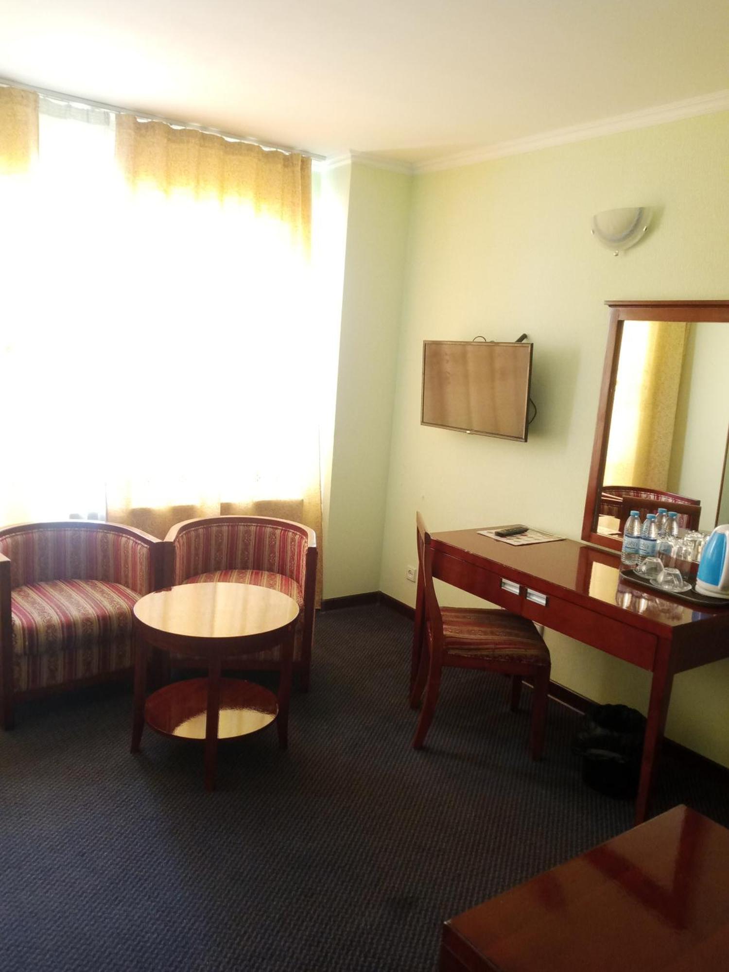Hotel Grand בוקורו מראה חיצוני תמונה