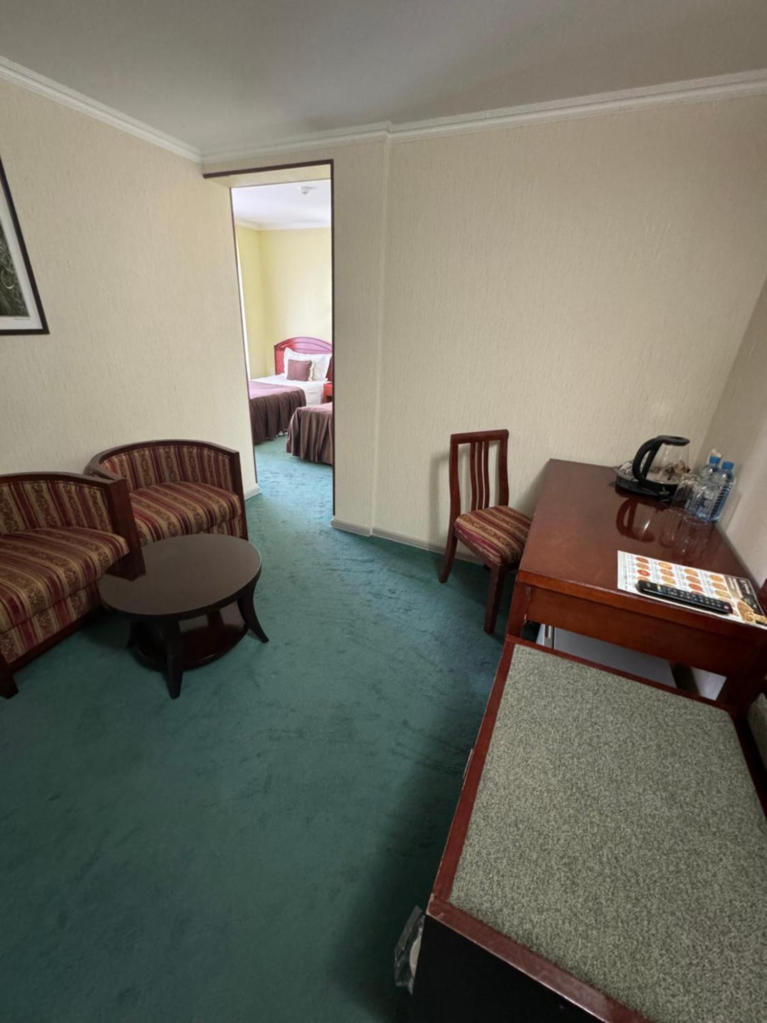 Hotel Grand בוקורו מראה חיצוני תמונה