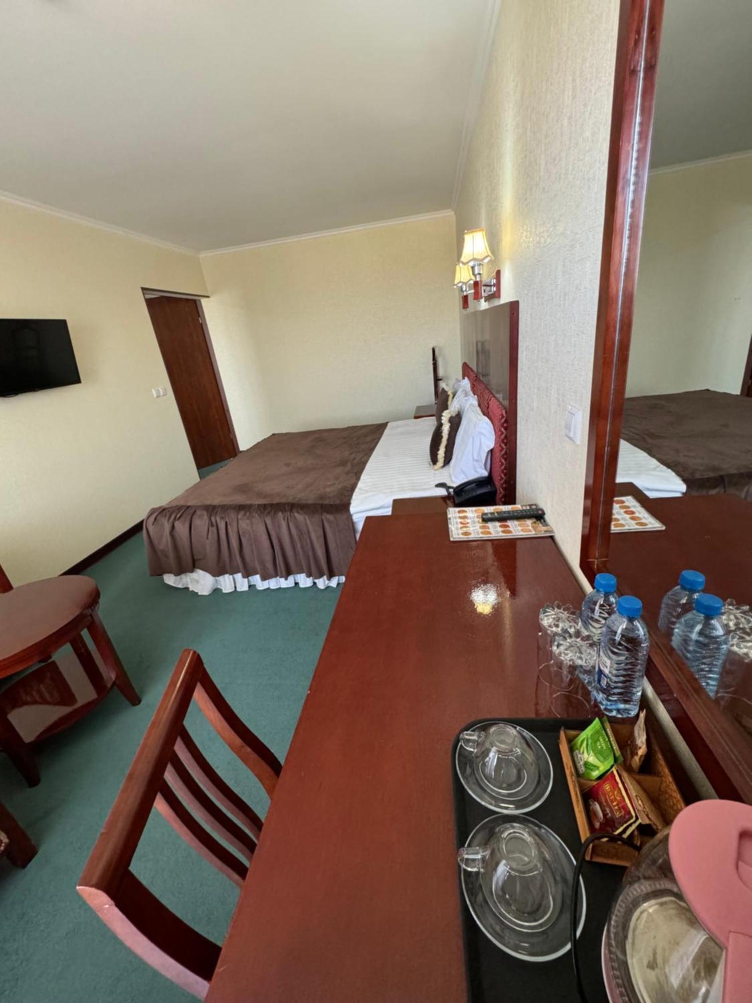 Hotel Grand בוקורו מראה חיצוני תמונה