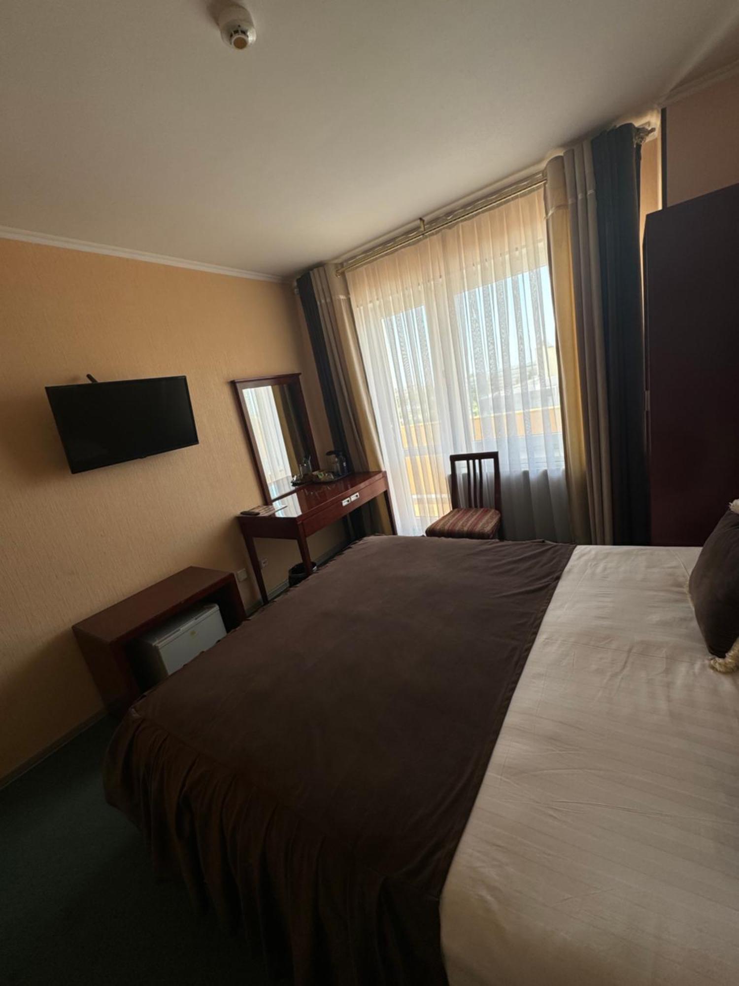 Hotel Grand בוקורו מראה חיצוני תמונה