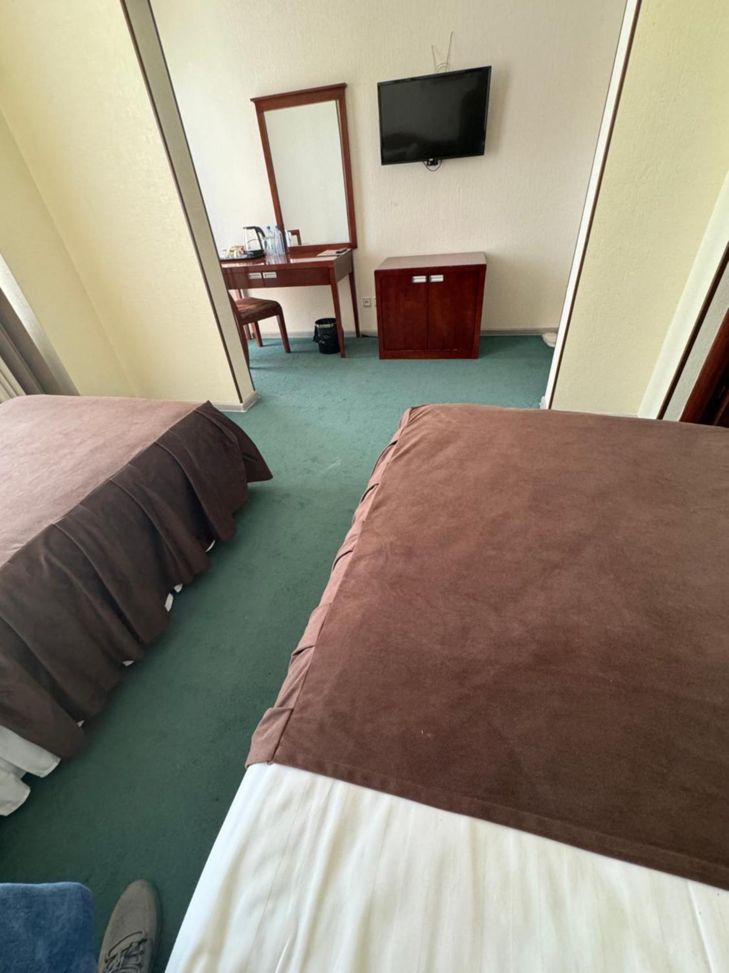 Hotel Grand בוקורו מראה חיצוני תמונה