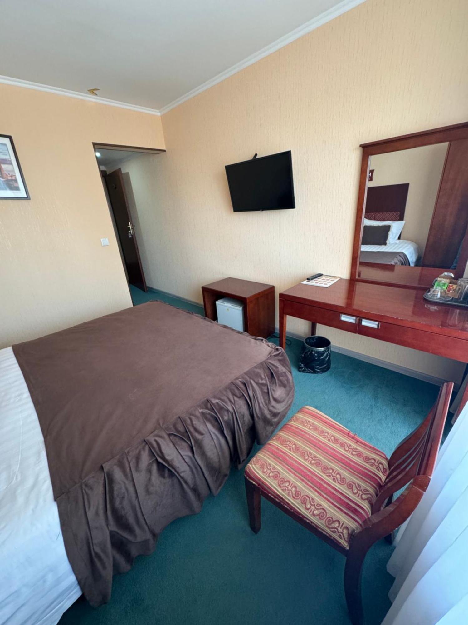 Hotel Grand בוקורו מראה חיצוני תמונה
