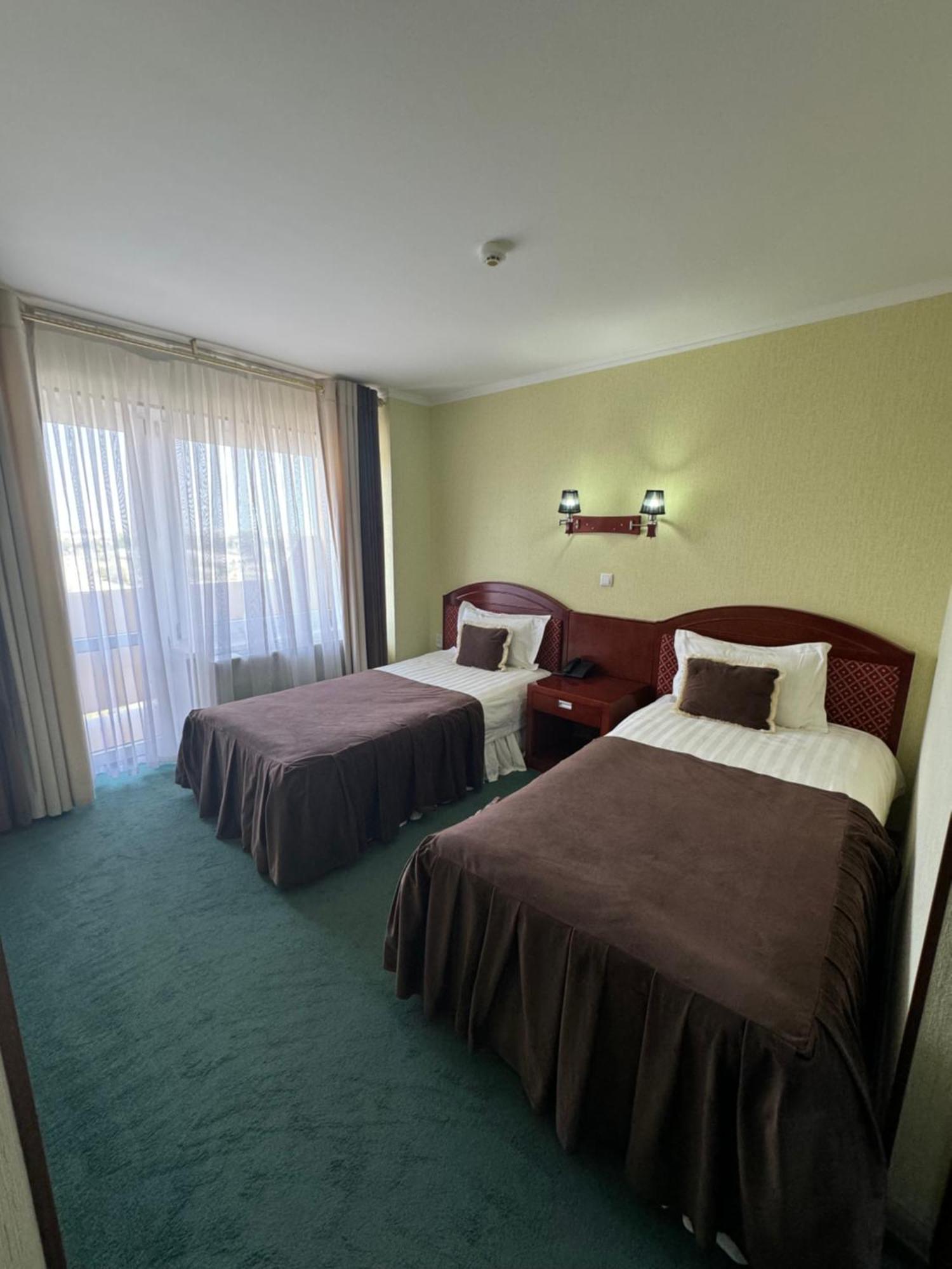 Hotel Grand בוקורו מראה חיצוני תמונה