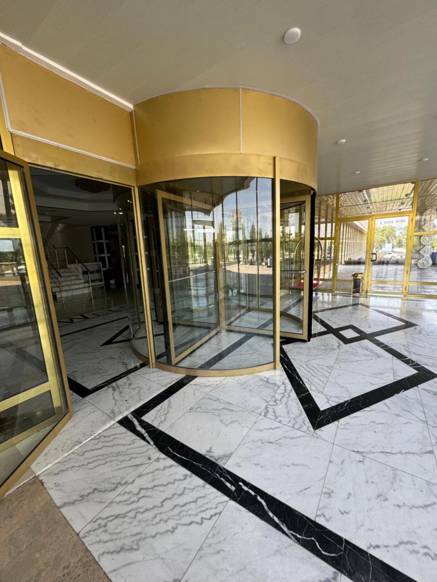 Hotel Grand בוקורו מראה חיצוני תמונה