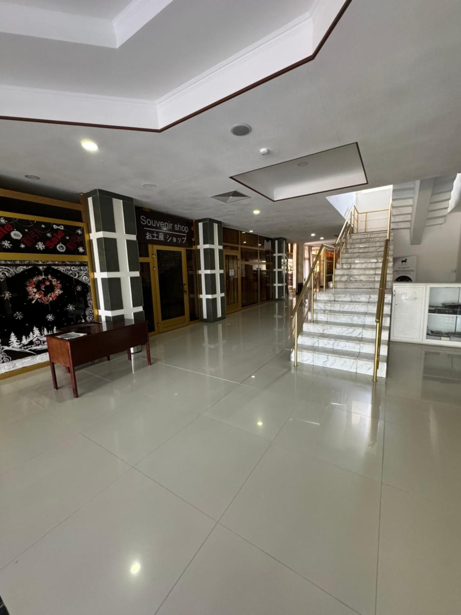 Hotel Grand בוקורו מראה חיצוני תמונה