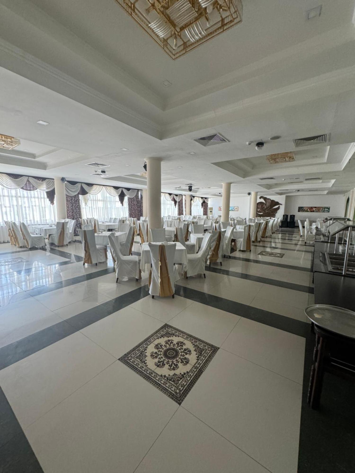 Hotel Grand בוקורו מראה חיצוני תמונה