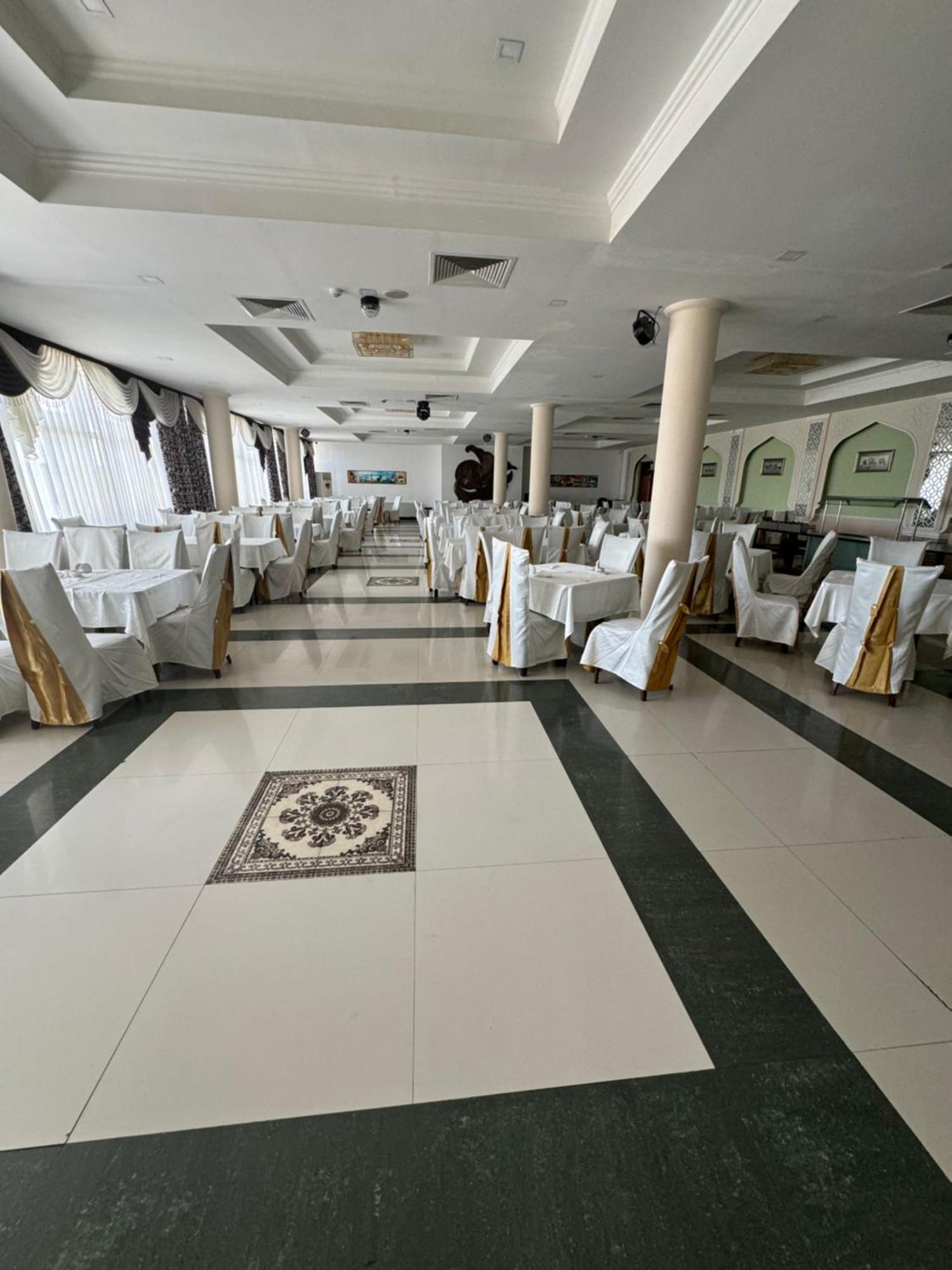 Hotel Grand בוקורו מראה חיצוני תמונה